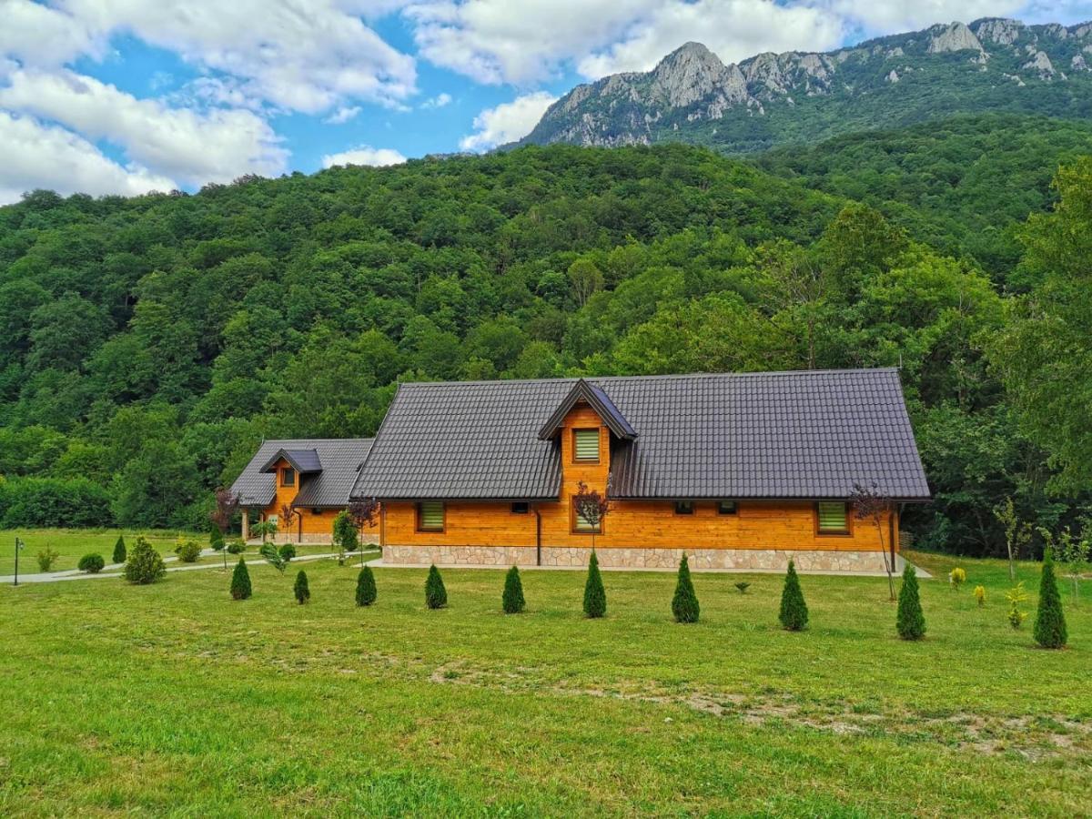 Vila "Volujak" Tjentiste Luaran gambar