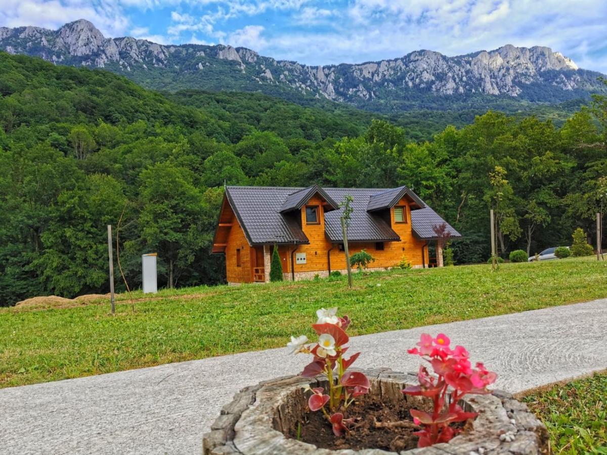 Vila "Volujak" Tjentiste Luaran gambar