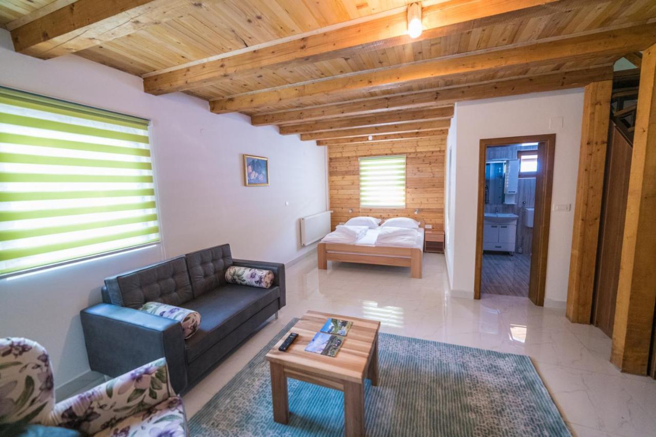 Vila "Volujak" Tjentiste Luaran gambar